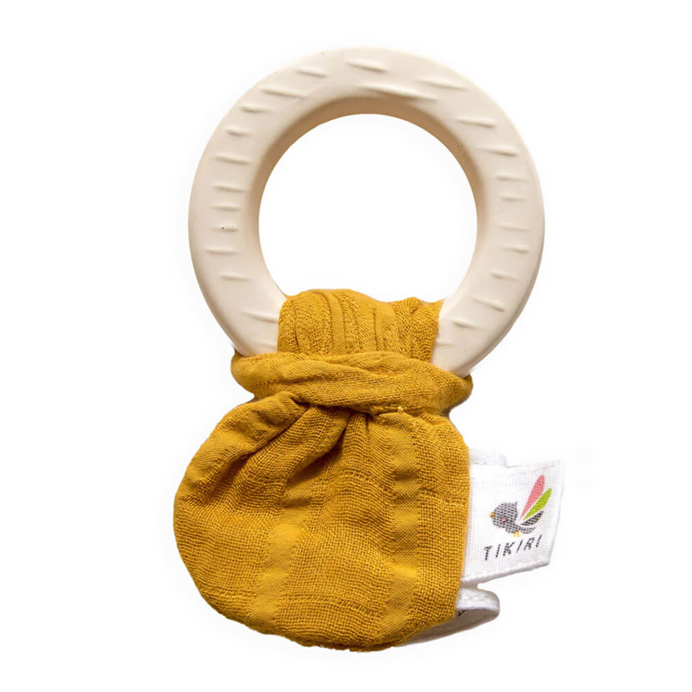 Tikiri Natural Rubber Teether med muslin slips