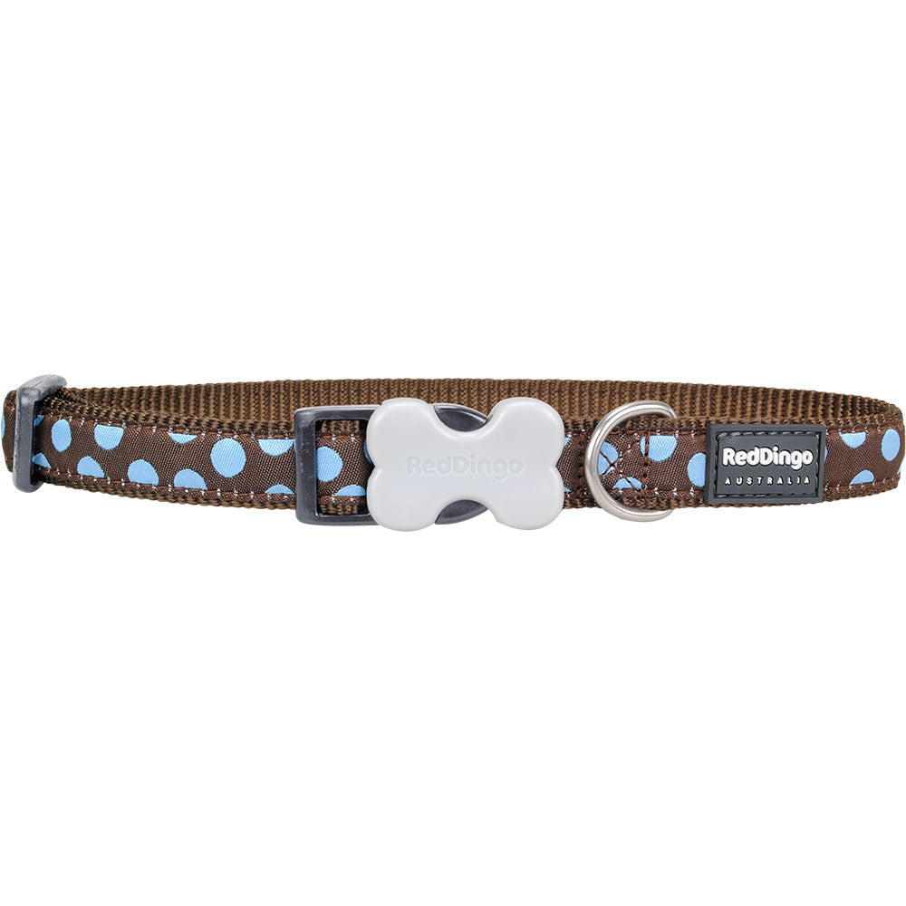 Collar de perros con manchas azules en marrón